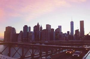 manhattan panorama på sommarsolnedgången i New York City foto