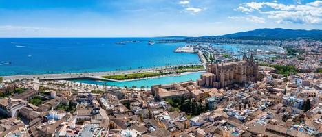Flygfoto över Mallorcas huvudstad - Palma de Mallorca i Spanien. foto
