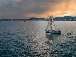 vacker vik med segelbåtar yacht, Mallorca Island, Spanien. foto