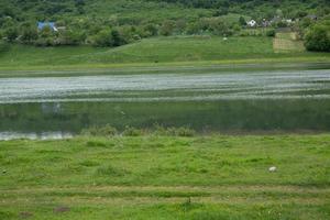 byn stroiesti är en mycket pittoresk landsbygdsstad i republiken Moldavien, belägen på stranden av floden dniester foto