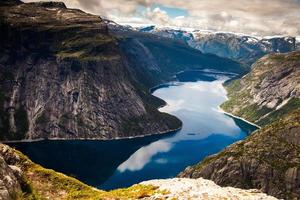 färgglada bergsscener i norge. vackert landskap i norge, skandinavien. norge bergslandskap. naturen på sommaren. foto