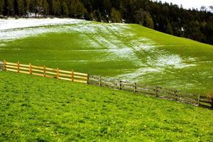 vackert bergslandskap i Alperna foto