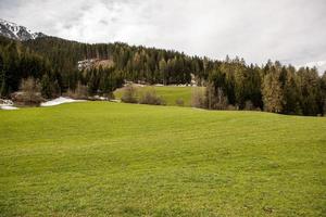 vackert bergslandskap i Alperna foto