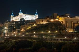 Toledo stadsbild på natten. Spanien