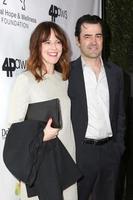 los angeles 4 mars - rosemarie dewitt, ron livingston på animal hope and wellness foundations 1:a årliga tacksamhetsgalan på w hollywood den 4 mars 2017 i los angeles, ca. foto