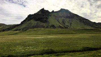 islandskap nära jokulsarlon glaciärlagunen foto