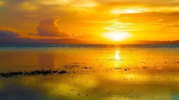 tropiskt hav solnedgång