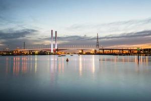 bolte bridge det ikoniska landmärket i docklands, melbourne, australien. foto