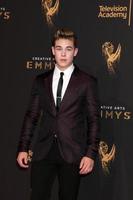 los angeles sep 10 - ricardo hurtado vid 2017 creative arts emmy awards ankomster på microsoft theater den 10 september 2017 i los angeles, ca foto