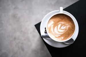 latte konstkaffe i kafé foto