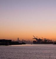 Oakland shipyard san francsico stadsbild solnedgång orange brun foto