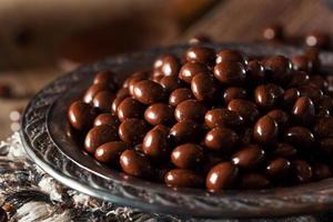 choklad täckt espressokaffe bönor foto