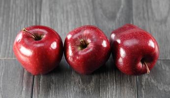 krispiga röda äpplen