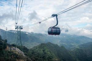 röd linbana sightseeing sapa by i dalen foto