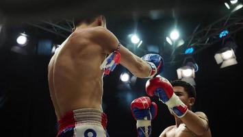 bangkok thailand 11 november 2018. oidentifierad thailändsk och utländsk kickboxning foto