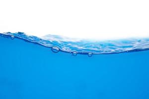 ytan av blått vatten som stänker eller rör sig foto
