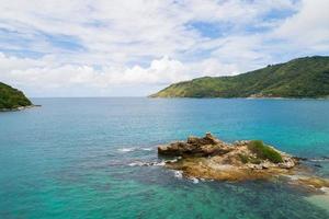 fantastiskt landskap naturlandskap utsikt över vackra tropiska havet foto