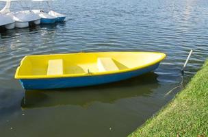 gul roddbåt