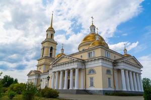 uppståndelsekyrka på 1700-talet i nevyansk Ryssland foto