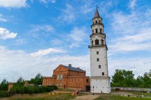 nevyanskaya lutande tornet, ett historiskt monument från 1700-talet foto