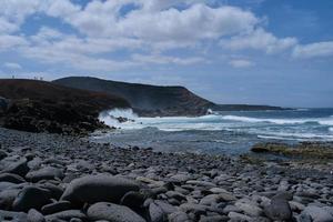 havslandskap med berg i el golfo, lanzarote foto