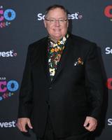 los angeles 8 nov - john lasseter på coco-premiären på el capitan teater den 8 november 2017 i los angeles, ca foto