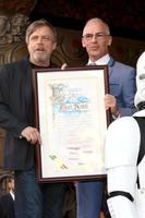 los angeles 8 mars - mark hamill, mitch ofarrell vid mark hamill stjärnceremonin på hollywood walk of fame den 8 mars 2018 i los angeles, ca foto