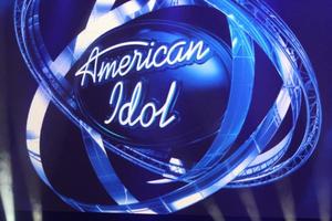 los angeles 22 sep - american idol logotyp på american idol säsong 10 domare tillkännagivande på forumet den 22 september 2010 i ingelwood, ca foto