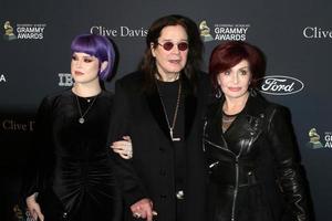 los angeles jan 25 - kelly osbourne, ozzy osbourne, sharon osbourne på 2020 clive davis pre grammy party på beverly hilton hotel den 25 januari 2020 i beverly hills, ca. foto