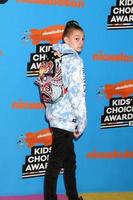 los angeles 24 mars - russell horning, ryggsäcksbarnet vid 2018 års kids choice awards på forumet den 24 mars 2018 i inglewood, ca. foto