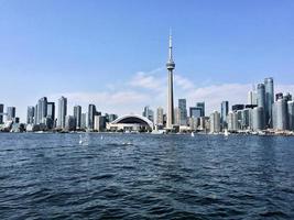 utsikt över Toronto från havet nära flygplatsen foto