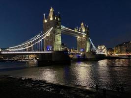 utsikt över tower bridge i london foto