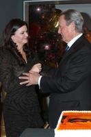 los angeles 7 feb - heather tom, eric braeden på eric braeden 40-årsfirande om de unga och rastlösa i tv-staden den 7 februari 2020 i los angeles, ca. foto