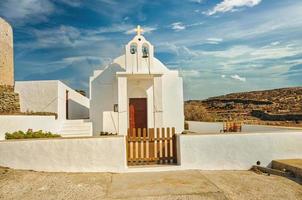 bykyrka i en meria av folegandros foto