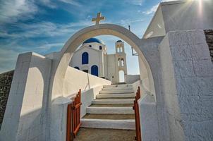 grekisk kyrka på en ö foto