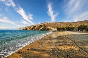 livadi beach i folegandros island grekland foto