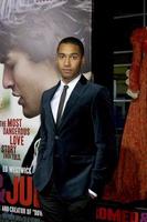 los angeles, 24 september - elliot knight på premiären för romeo och julia på arclight hollywood teatrar den 24 september 2013 i los angeles, ca. foto