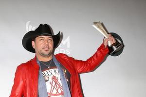 las vegas - 2 april jason aldean vid academy of country music awards 2017 på t mobile arena den 2 april 2017 i las vegas, nv foto