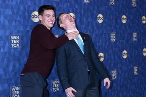 los angeles 8 jan - james holzhauer, ken jennings på abc winter tca party ankomster till langham huntington hotel den 8 januari 2020 i pasadena, ca foto