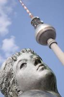 detalj av neptunbrunnen (neptunbrunnen) i berlin (Tyskland) foto