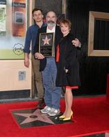 los angeles 12 feb - rupert vän, mandy patinkin, patti lupone vid mandy patinkin stjärnceremonin på hollywood walk of fame den 12 februari 2018 i los angeles, ca. foto