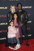 los angeles - 6 dec harold perrineau, familj på dumplin-premiären på tcl chinese theatre den 6 december 2018 i los angeles, ca foto