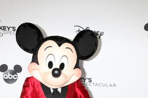 los angeles 6 oktober - mickey mouse på mickeys 90:e spektakulära inspelning på shrine auditorium den 6 oktober 2018 i los angeles, ca foto