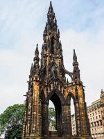 hdr walter scott monument i edinburgh foto