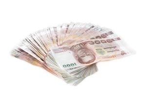 thailändska baht-sedlar på vitt
