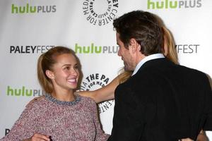 los angeles, 9 mars - hayden panettiere, charles esten anländer till evenemanget Nashville paleyfest på the saban theatre den 9 mars 2013 i los angeles, ca. foto