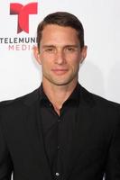 los angeles, 10 oktober - david fumero vid 2014 års nclr alma awards ankomster till civic auditorium den 10 oktober 2014 i pasadena, ca. foto