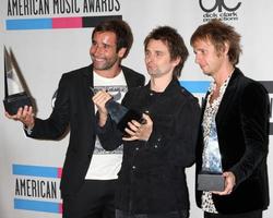 los angeles 21 nov - musa christopher wolstenholme, matthew bellamy och dominic howard i pressrummet för 2010 års American Music Awards på nokia teater den 21 november 2010 i los angeles, ca. foto