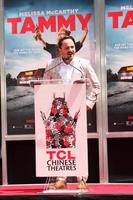 los angeles, 2 jul - ben falcone vid melissa mccarthy hand- och fotavtrycksceremonin på tcl chinese theatre den 2 juli 2014 i los angeles, ca. foto