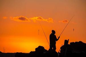 fiskare fiskespö siluett foto